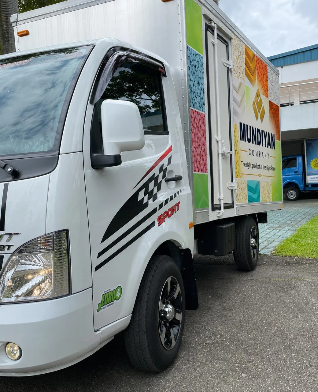 Mundiyan delivery truck