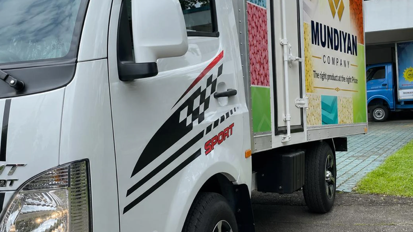 Mundiyan branded delivery truck