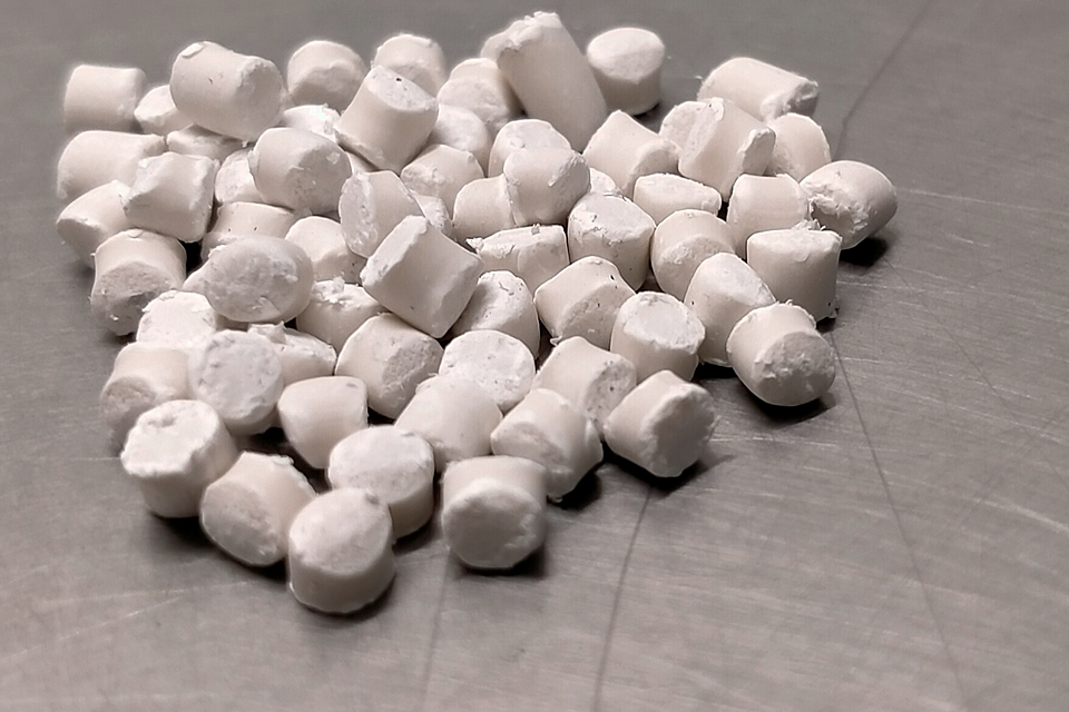 Low & Linear Low Density Polyethylene resin pellets