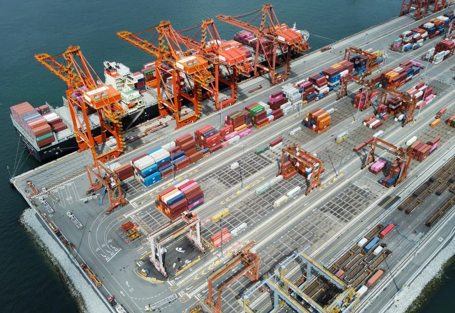 International shipping port